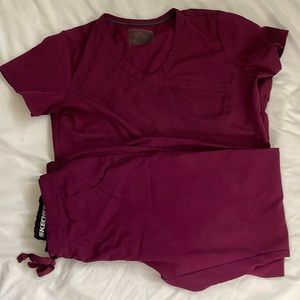 Medium top and small pant Skechers scrubs